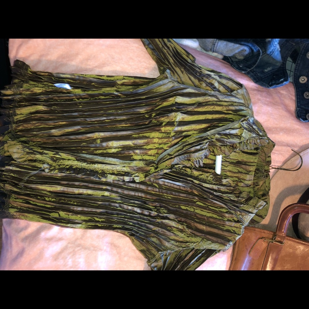 Green long sleeve top